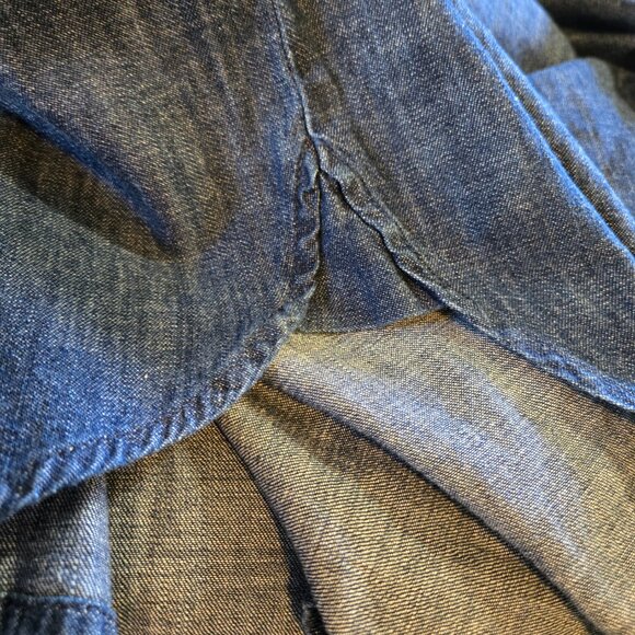 Liz Claiborne Women's Size L Long Sleeve Button Up V-Neck Denim Tunic Top NWT - Picture 4 of 11